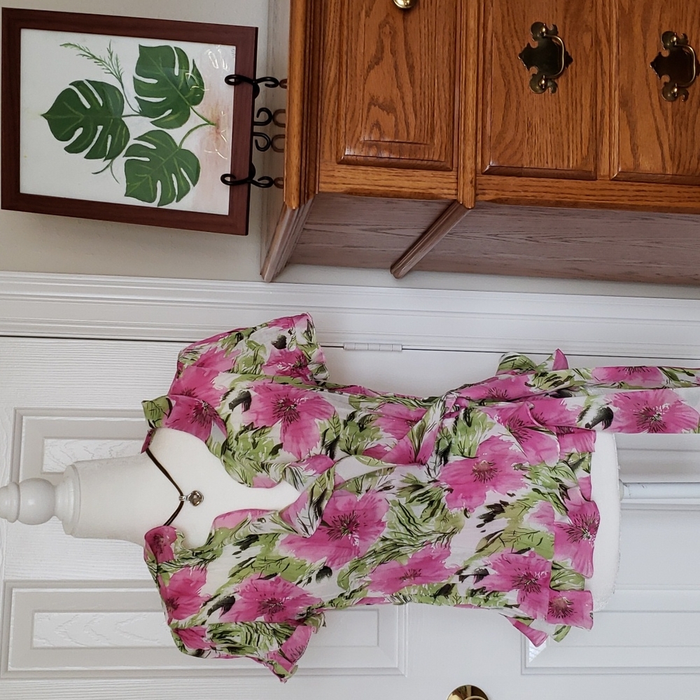 Sunny Leigh Sheer Crinkle 💐 Rose Wrap Top